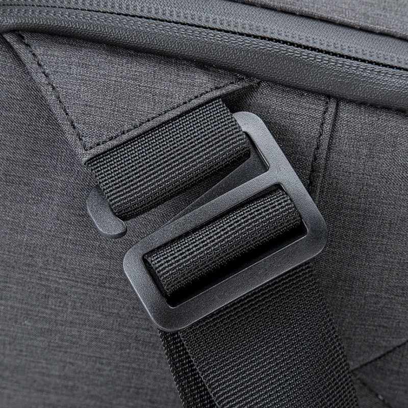 Нагрудная сумка из углеродного волокна с разъемом USB 2020 |