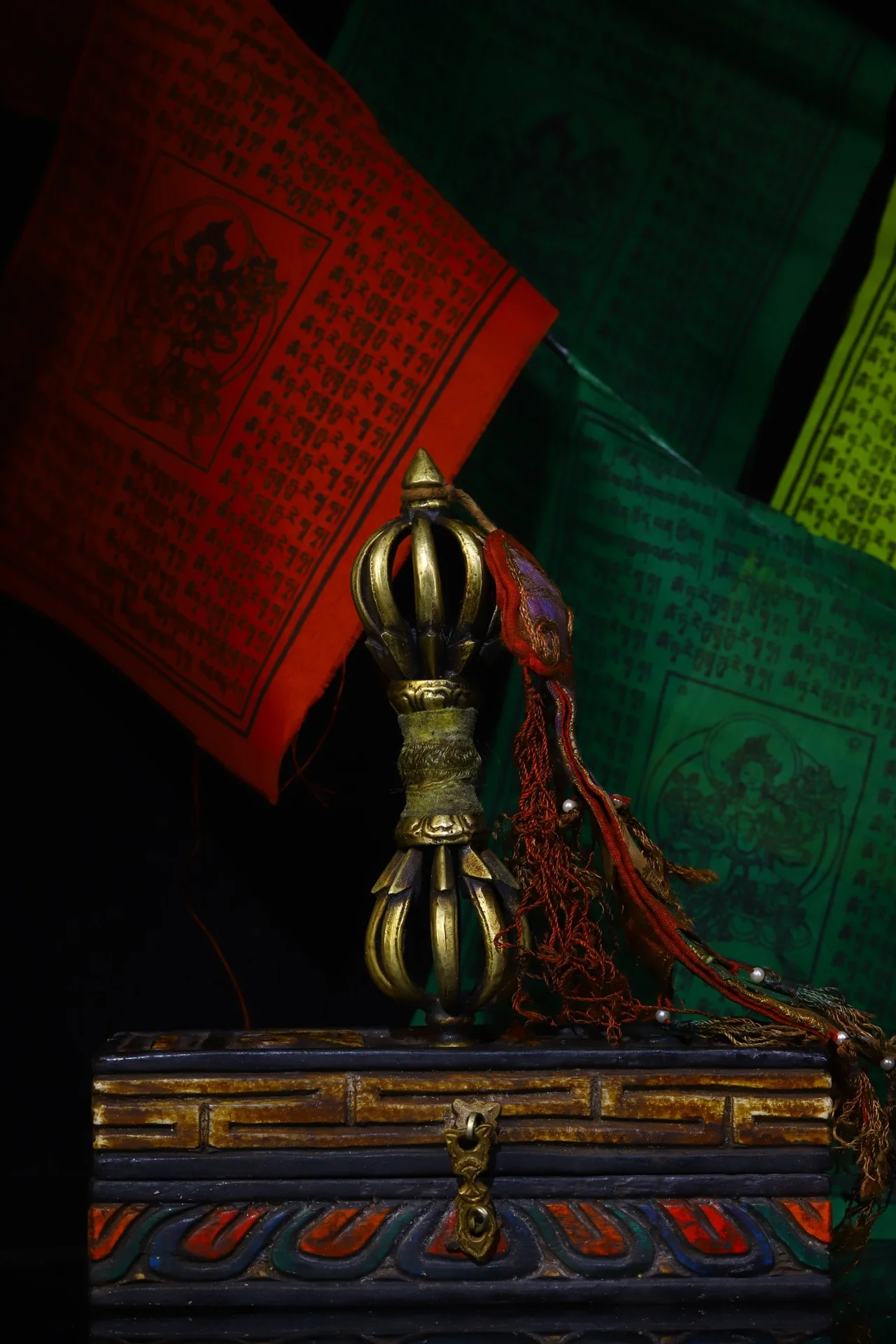 

Коллекция тибетских храмов 9 дюймов, старинная бронза, девять делений, амулет Ваджра, Dharma корень дерева Бодхи Box, молитвенные флаги, городской дом, Экзорцизм