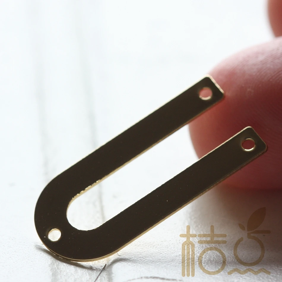 Латунное основание 3 отверстия половина круга U ссылка Шарм 12x26 мм (3773C)|Шармы| |