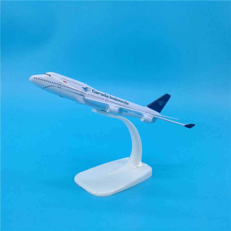 Масштаб 1:400 16 см авиамодель авиасамолета Garuda Indonesia Airlines из металлического сплава