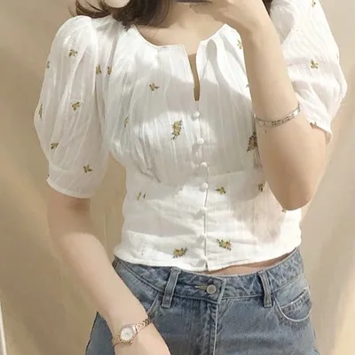 Женская блузка с рукавами фонариками белая льняная в стиле ретро цветочной