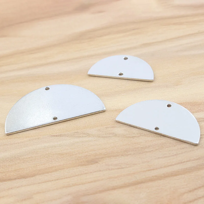 Рисунок 2 - Полукруглые ювелирные изделия из латуни