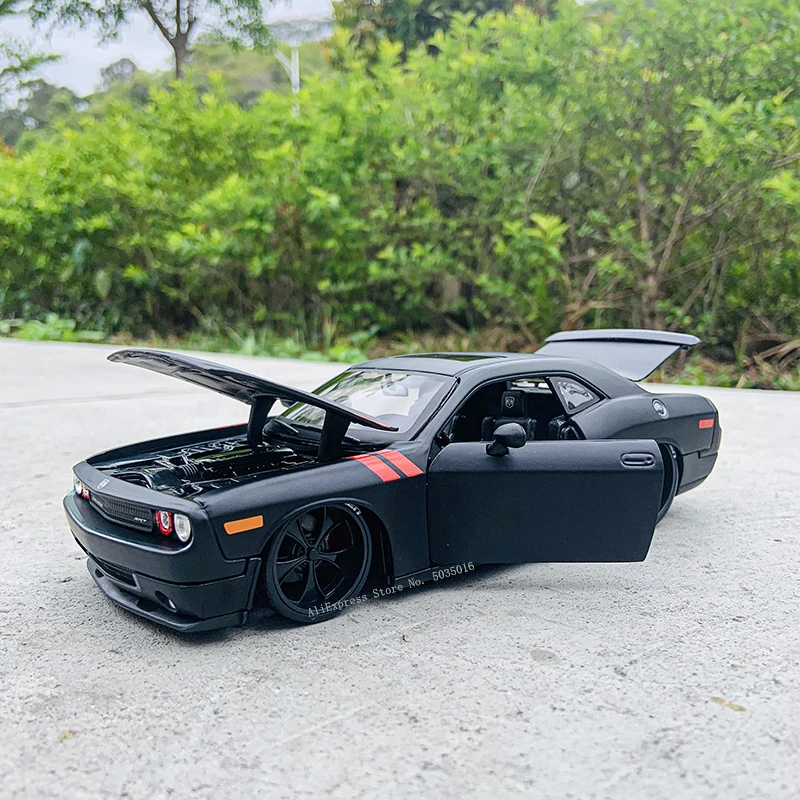 Модель автомобиля Maisto 1:24 2008 Dodge Challenger из сплава декоративная коллекция