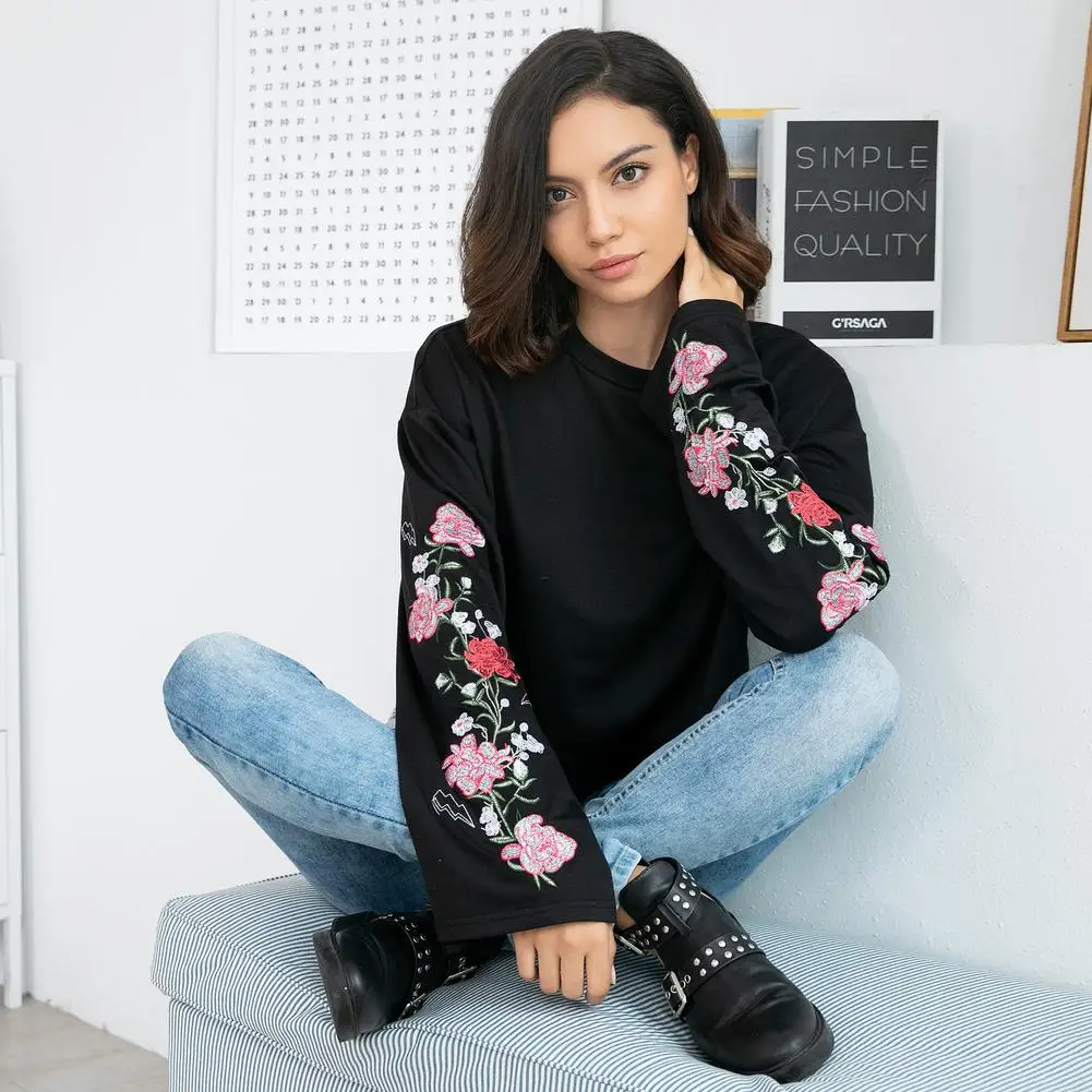 Укороченный черный Свитшот для осени и зимы топы с цветочной вышивкой