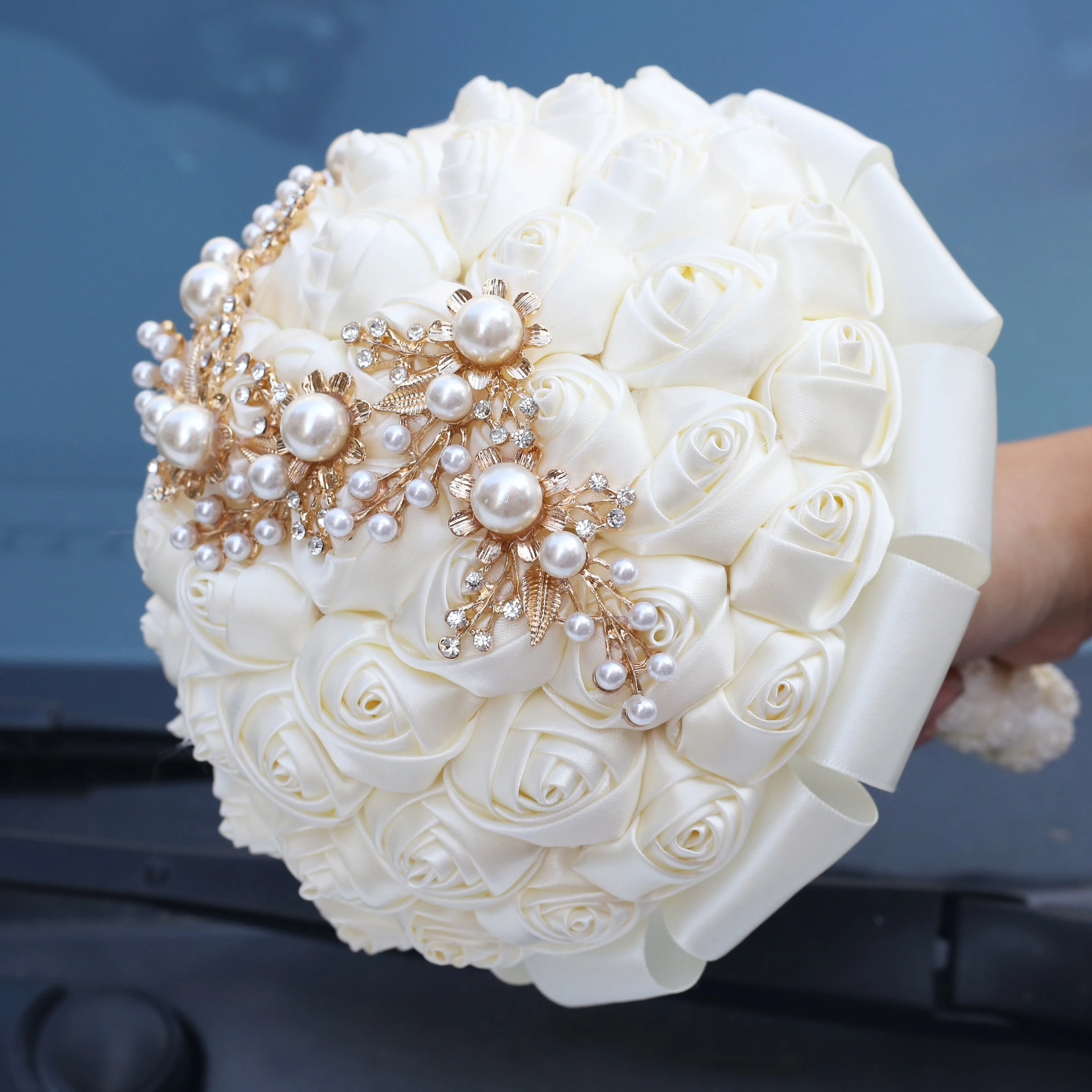 WifeLai-A Wedding Bouquets With Pearl Beaded Romantic Ivory Ribbon Rose Bride's Bouquet Bridesmaid Flower De Noiva W706 | Свадьбы и