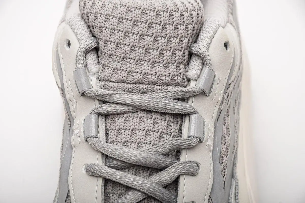 

2021 New TOP Quality Boost 700 V2 STATIC Men and Women Fashion Sneakers Classic Outdoor Running Shoes Size Eur 36-46