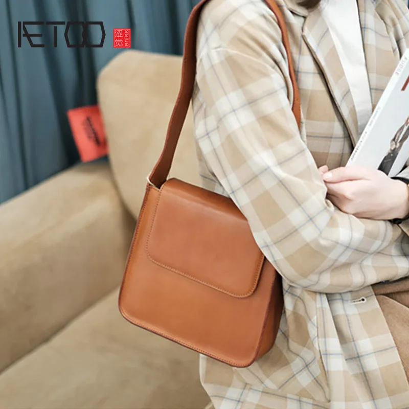 

AETOO Leather retro messenger bag, feminine shoulder bag, leather casual handbag