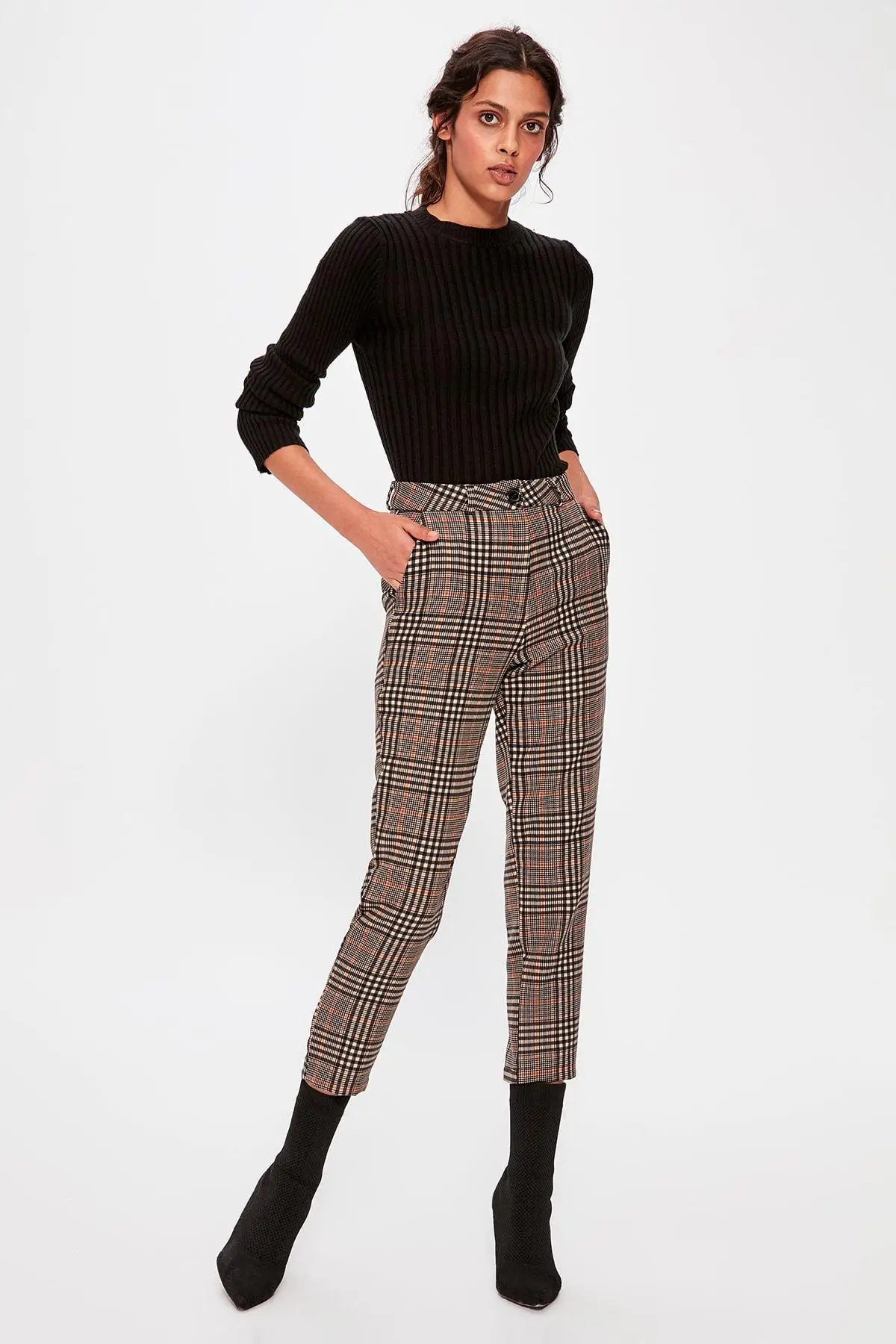 Trendyol серые клетчатые брюки TWOAW20PL0300