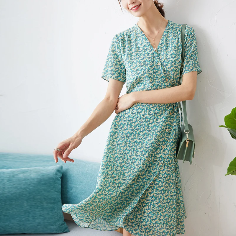 

Новый Шелковый с коротким рукавом и цветочным принтом