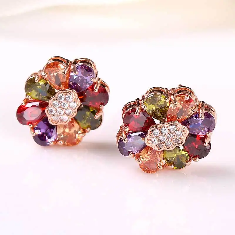 Популярные серьги-гвоздики из серебра 925 пробы с разноцветными кристаллами