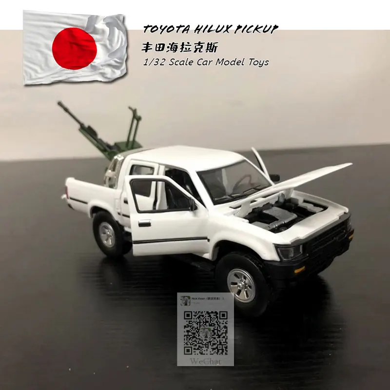 1/32 масштаба звука & светильник Модель игрушка автомобиля TOYOTA Hilux с оружием Пикап