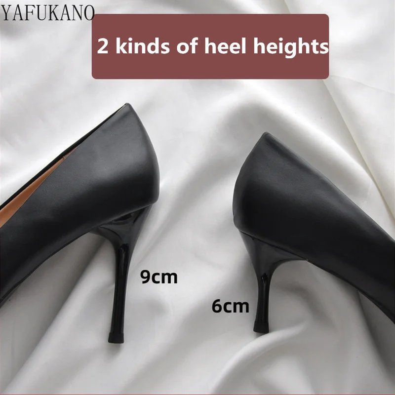 Женские туфли-лодочки с острым носком на высоком каблуке металлической пряжкой |