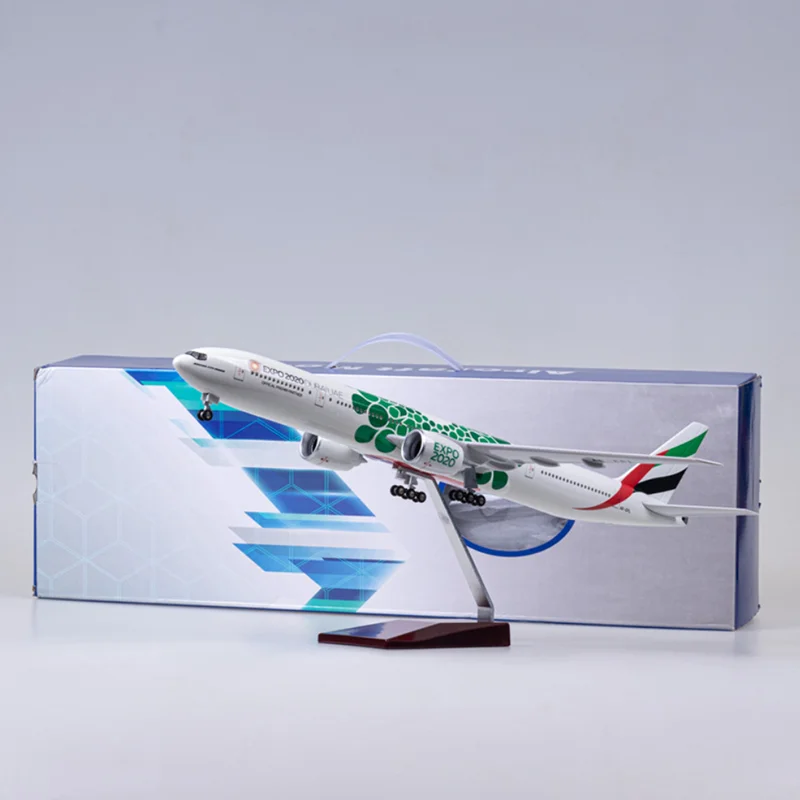 

About 47CM 1/157 UAE Airlines B777 Expo Resin Plastic Model Airliner with Landing Gears Lights Plane Model Toy For Collections