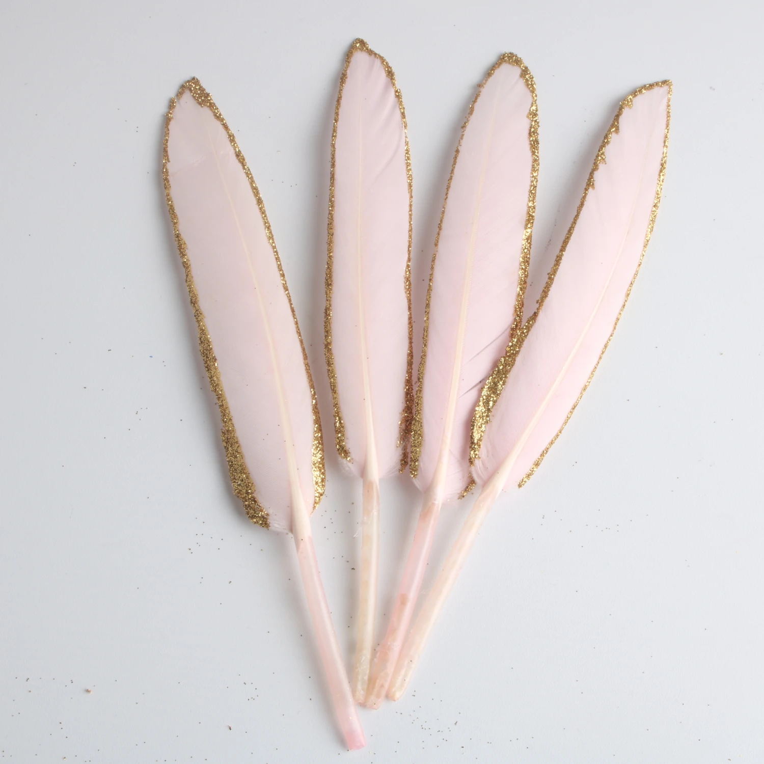 light Pink Красивые золотые гусиные перья, 20 шт./лот, для рукоделия, 10-15 см/4-6 дюймов, DIY, украшения, аксессуары - Цвет: light Pink
