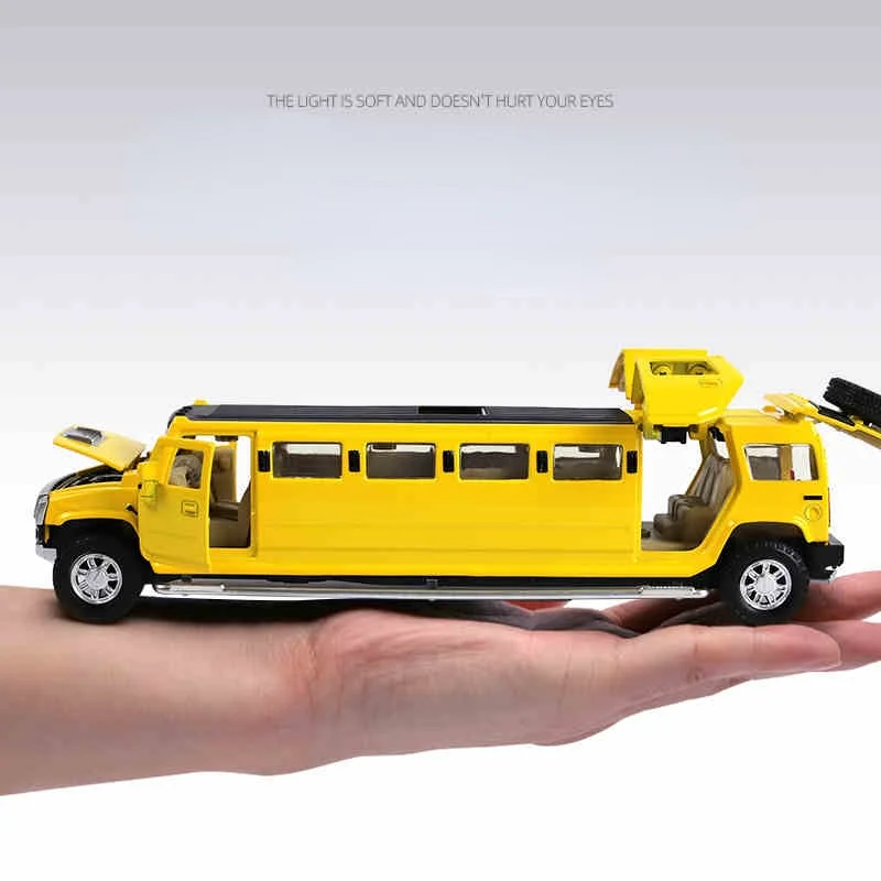 Модель автомобиля Hummer из металлического сплава со звуком и светом в масштабе 1:32 |