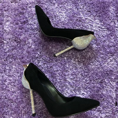 Брендовые женские туфли из лакированной кожи на высоком каблуке серебристые