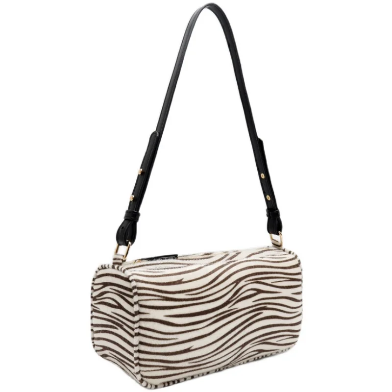 

2021 New Luxury Designer Bag Imitation Horsehair Zebra Pattern Baguette Shoudler Underarm Bags Ladies Purses and Handbags Bolsa