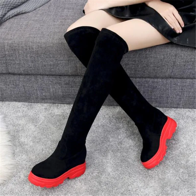 Женские сапоги до колена на платформе сезон осень-зима модная обувь из