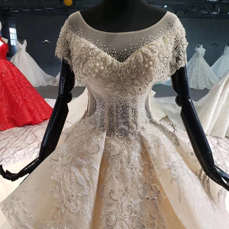 

Princess Wedding Dress In Dubai Cap Sleeve Big Skirt O Neck Crystals Wedding Dresses Lace Up In Two Side Champagne Wedding Gowns