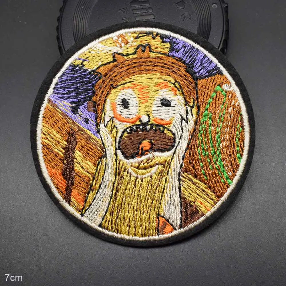 Пальцы две руки с сигаретой дешевая вышитая утюгом одежда Микеланджело