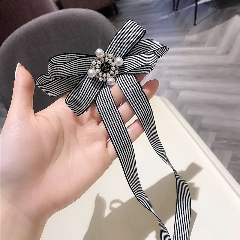 

Korea New Bow Tie Striped College British Retro Style Imitation Pearl Bow Long Brooches for Women Fashion Shirt Accessories