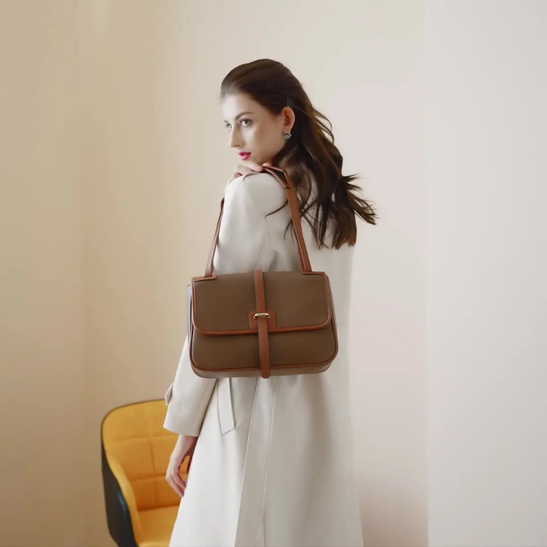 

Retro messenger bag female messenger autumn and winter bag large capacity portable shoulder bag commuter bag