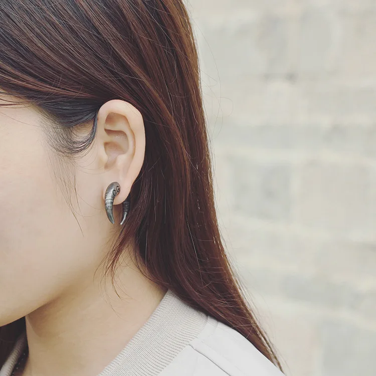 

HANGZHI 20SS New S925 CGNY Hip Hop Punk Exaggeration Personality Letters Black Horns Earring For Women Men Girls Jewelry Gift