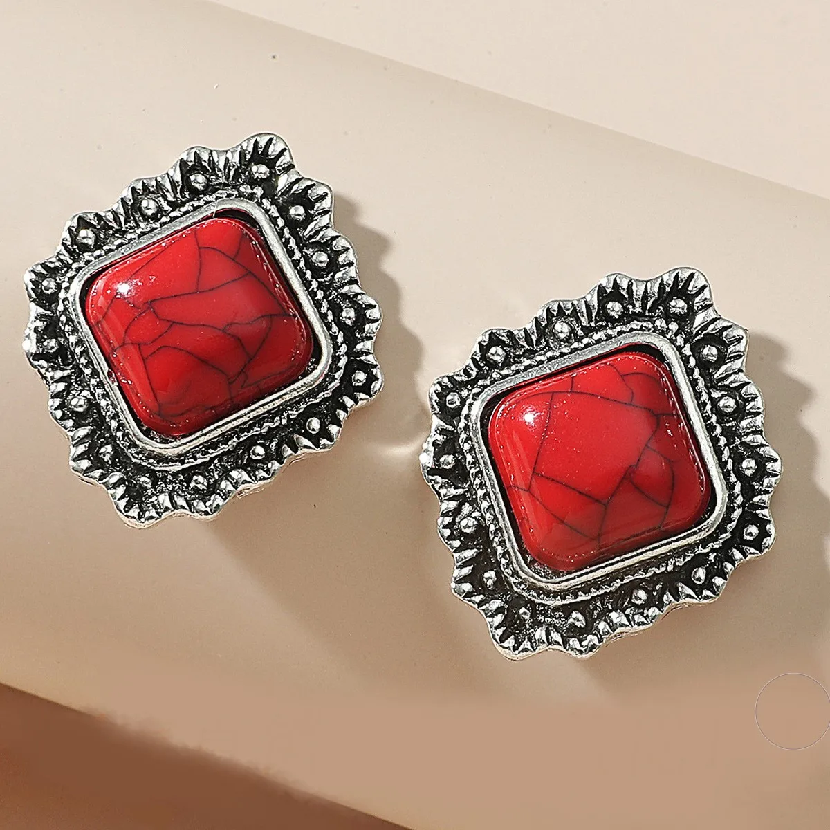 

Женские серьги-гвоздики в богемном стиле, маленькие элегантные Винтажные Украшения в средневековом стиле с имитацией сосны квадратной фор...