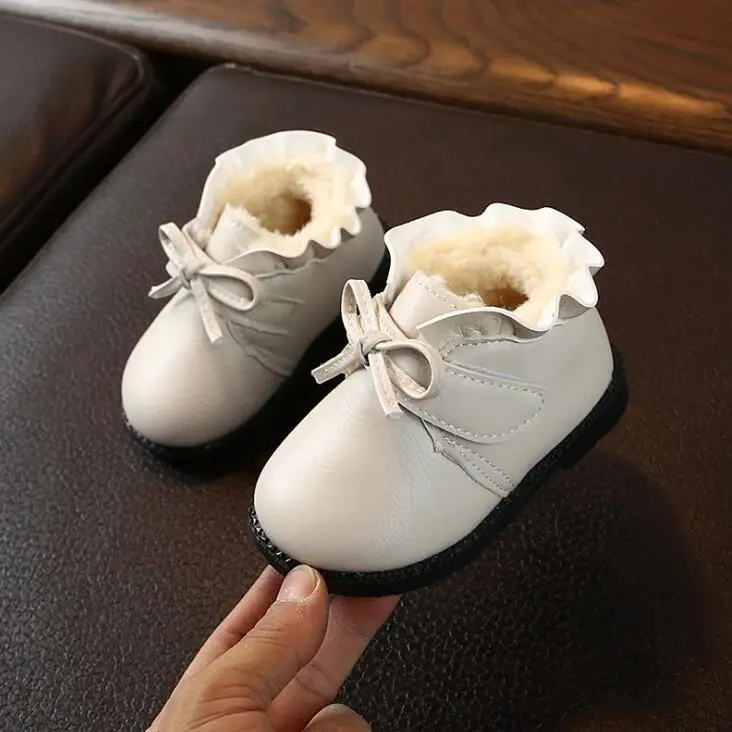 Зимние ботинки для малышей однотонные теплые короткие с бантом маленьких