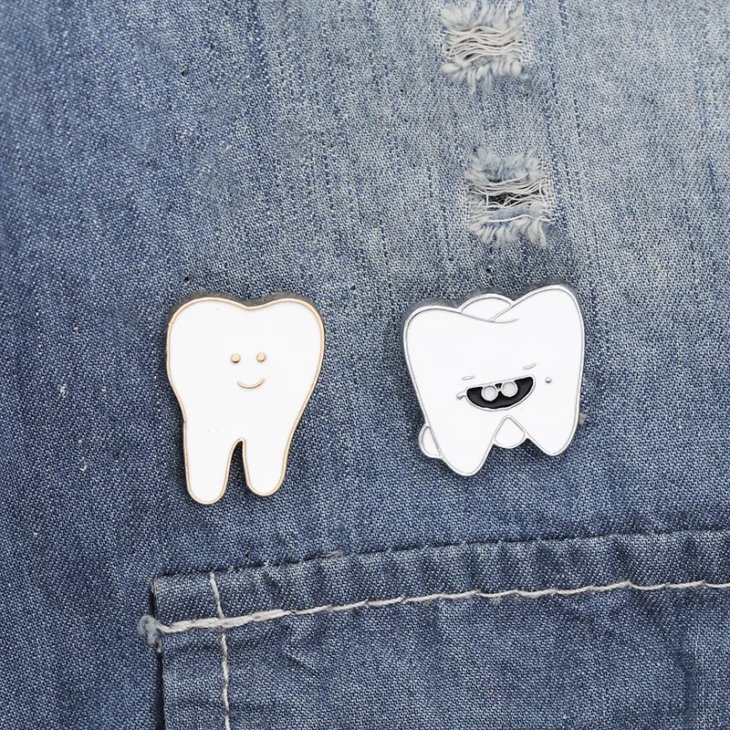 

Cute Cartoon Tooth Pins Cute Smiley Teeth Brooch Women Fashion Coat Jackets Lapel Dentist Shirt Badges Medicine Student Gift 1PC
