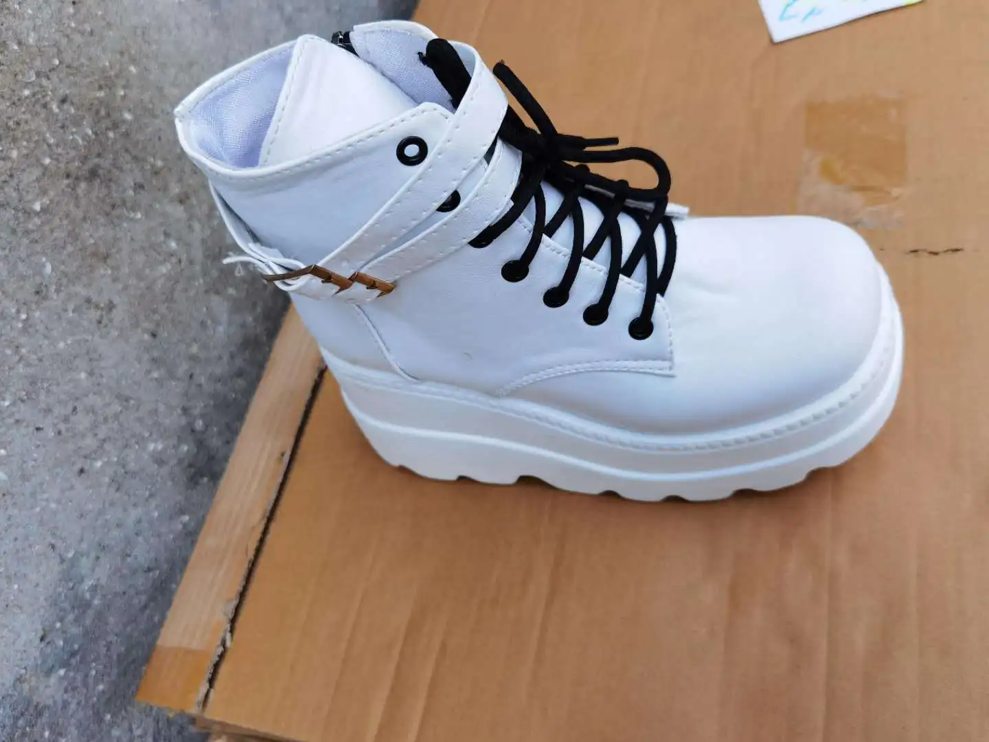 

2020 new large women's boots hot boots thick soled camouflage high top women's shoes