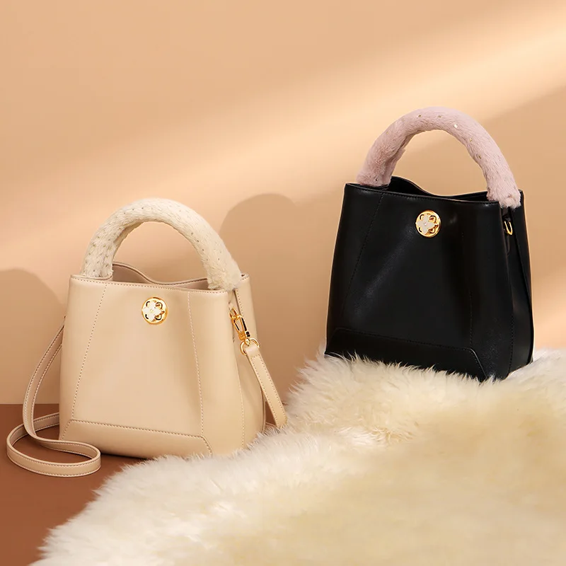 

Just Star Women's messenger bag women's new fashion handbag fall / winter 2020 single shoulder casual Plush handbag