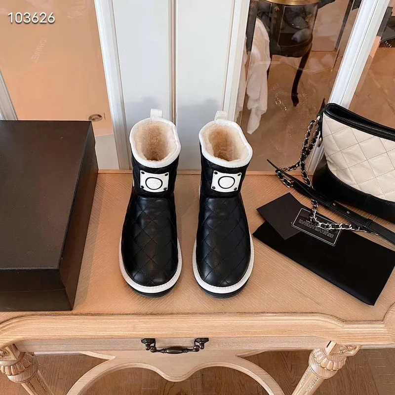 

With LOGO The New fashion Ladies boots Girls snow boots Genuine Leather All wool Fluorescent color Rubber sole Anti-ski boots