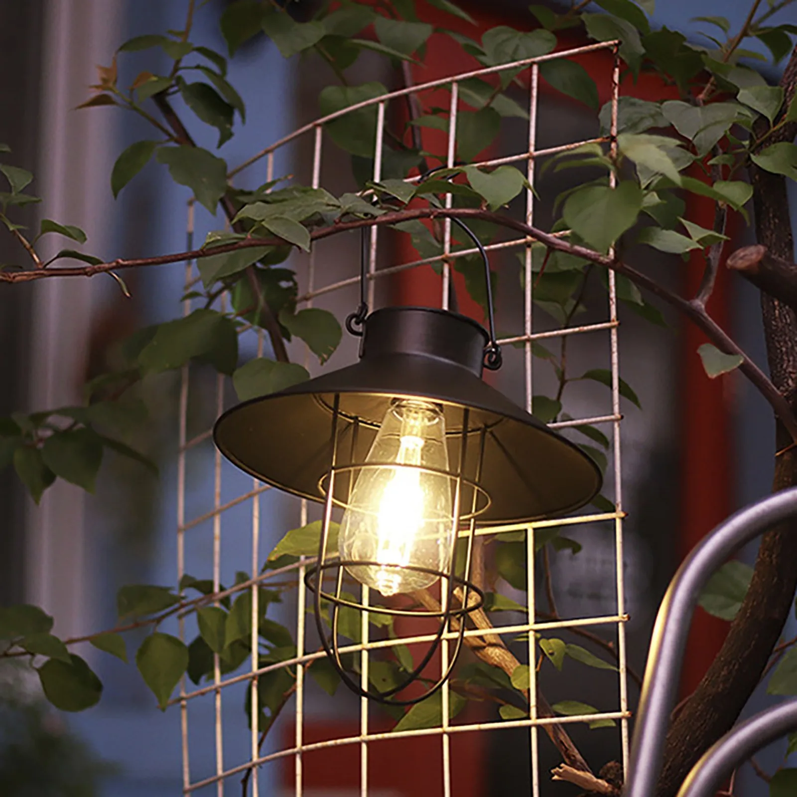 

Hanging Solar Lights Lantern with Hook Metal Solar Waterproof Lantern for Pathway Garden Outdoor garden decoration