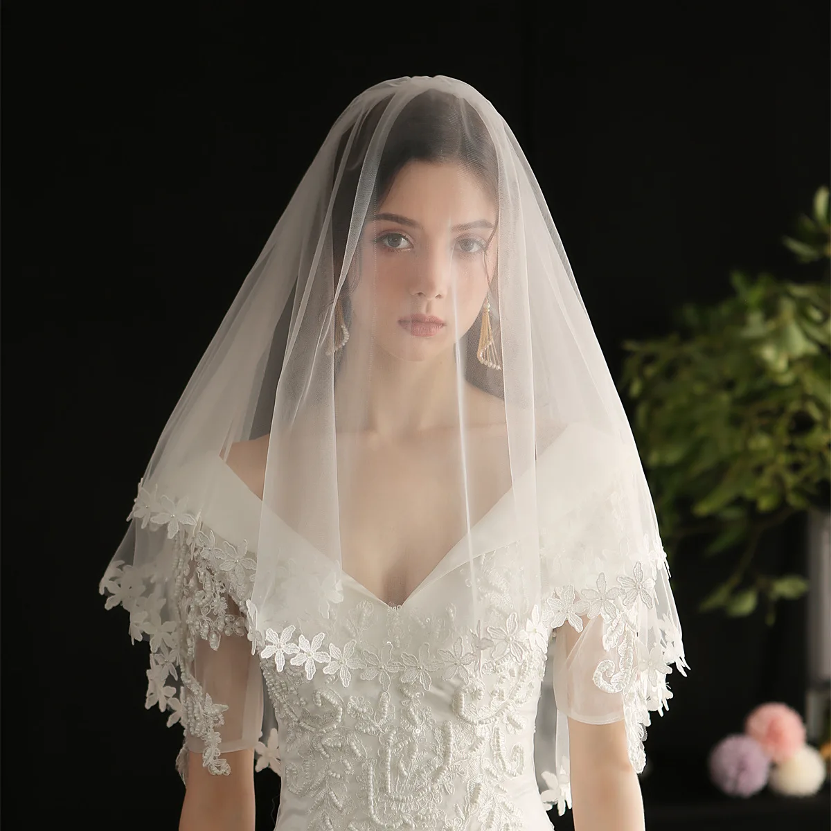 

MYFEIVO Lace Bridal Veil Mori White Female Mid-length Wedding Headdress 52x82cm HQ1491