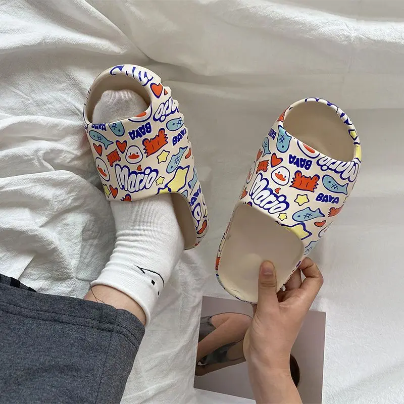 

2021 luxury brand slippers men's shoes slippers indoor house slippers graffiti casual beach slippers EVA quality cartoon shoes