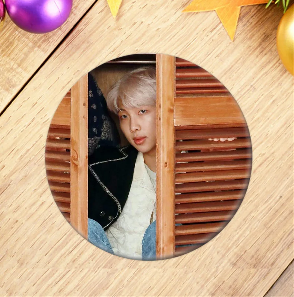 2 шт Kpop Bangtan мальчики альбом брошь, значок на булавке аксессуары для одежды шляпа украшение для рюкзака брошь на заказ булавки