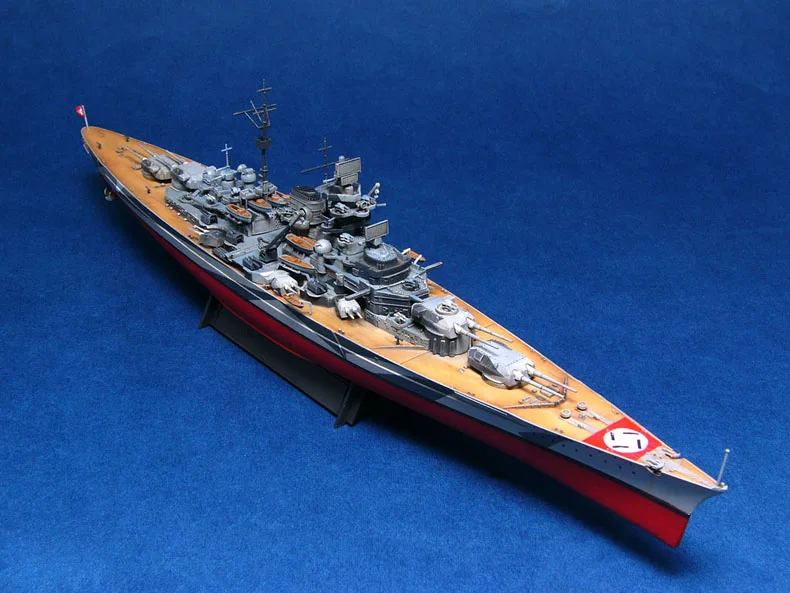 Немецкий линкор Tirpitz 1944 Военная Модель Коллекция Бесплатная доставка 1: 700 Масштаб