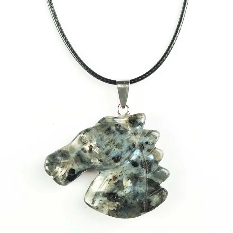 Ожерелье женское из натурального ларвикита резное ожерелье с головой лошади