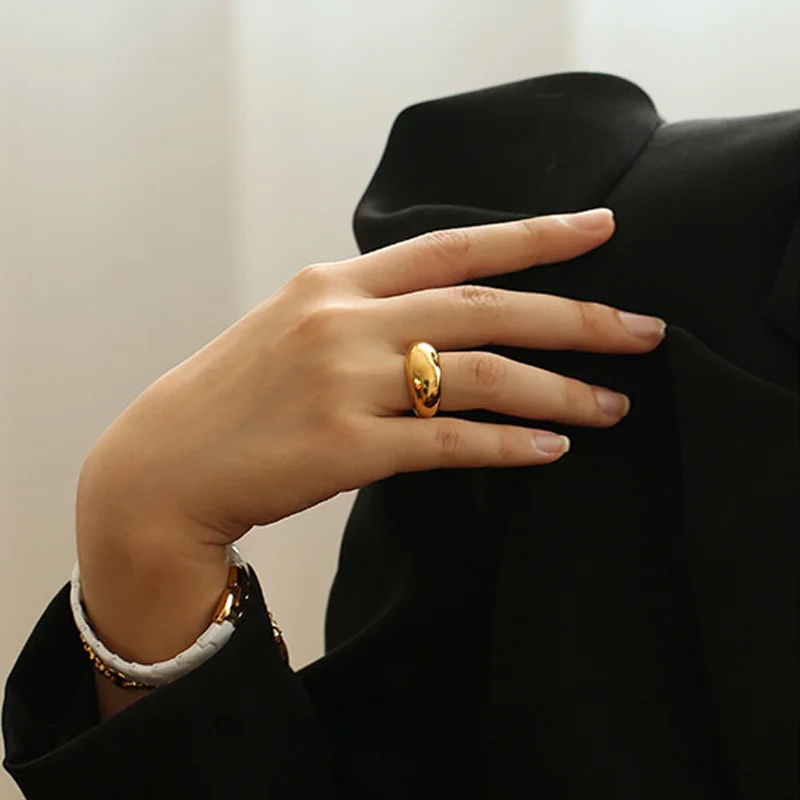 

Французский дизайнер глянцевое темпераментное минималистичное женское кольцо круглое Латунное различных размеров Подарки для пар светил...