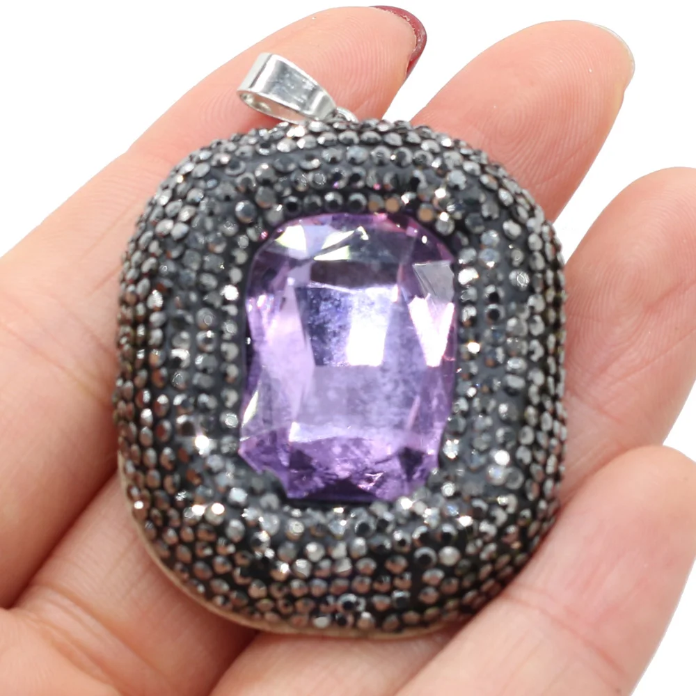 Подвеска из искусственной кожи с кристаллами квадратные поделки ручной работы