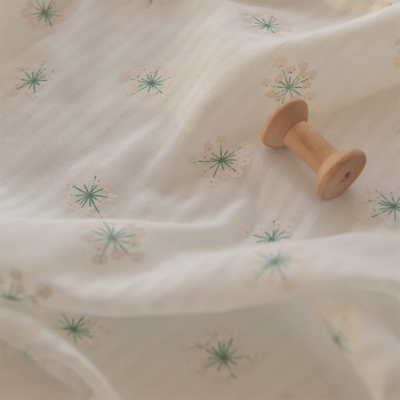 

Quality polyester cotton fabric Beige flower cluster patchwork Clothing top children's long skirt fabrics