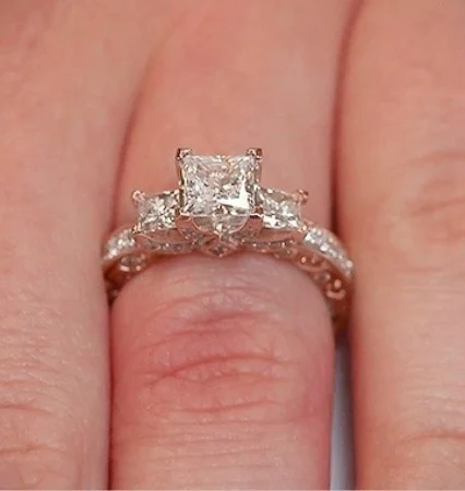 

Exquisite Silver Plated Women's Princess Square Zircon Ring Classic Super Flash Wedding Band Engagement Ring Bridal Jewelry Gift