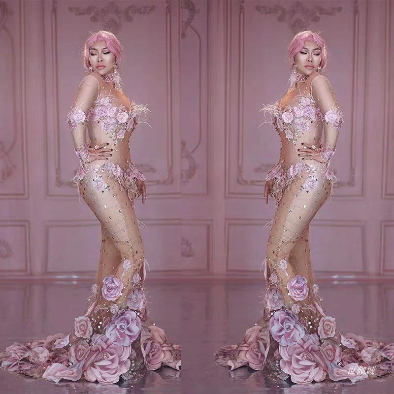 Модное блестящее платье разы с розовым принтом телесного цвета сексуальное