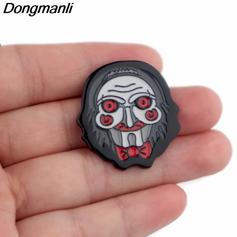P3997 Dongmanli фильм ювелирные изделия пилы маска марионетки металлическая Глянцевая шпильки и броши крутой Нагрудный значок подарки