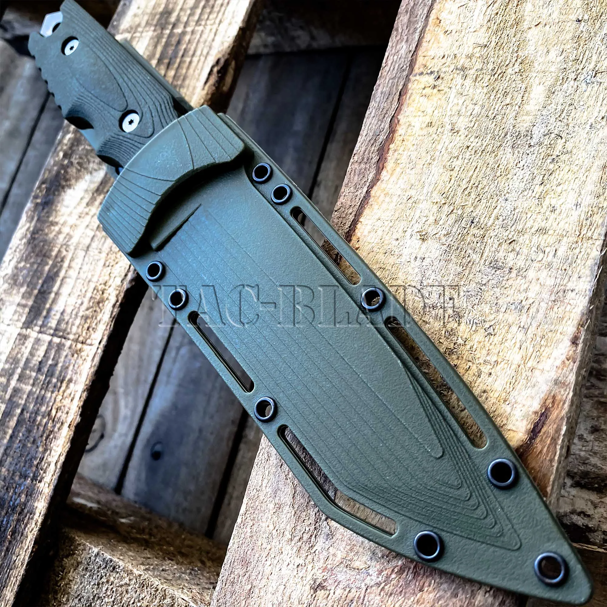

Outdoor Full Tang Hunting Knife with Green Rubber Grip + Hard Shell Scabbard