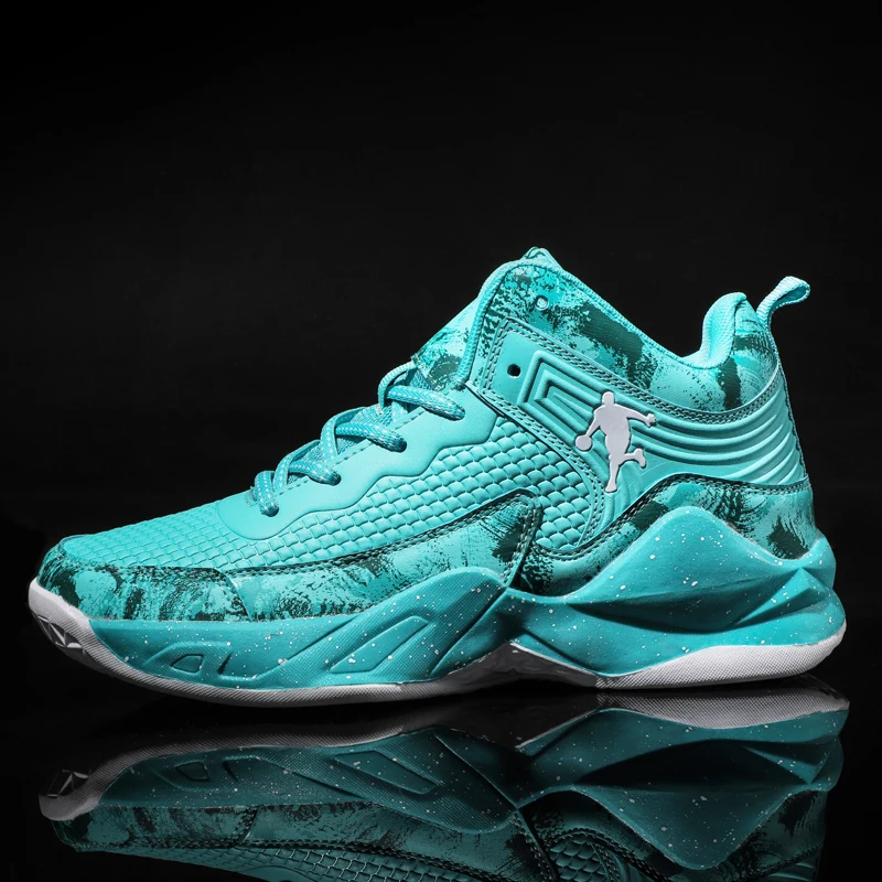 

New men's and women's fashion sports basketball shoes, winter youth campus outdoor plus cashmere sports shoes