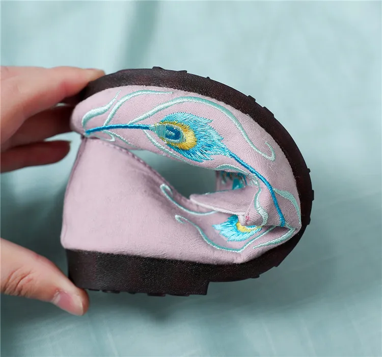 

2021 new Chinese style retro style Han clothing women's shoes peacock embroidered soft bottom comfortable handmade canvas shoes