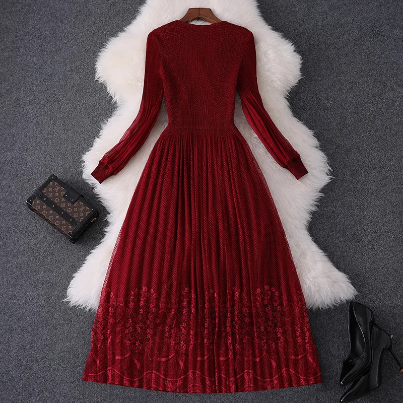 Женское кружевное платье с длинным рукавом черное ажурное до середины икры в