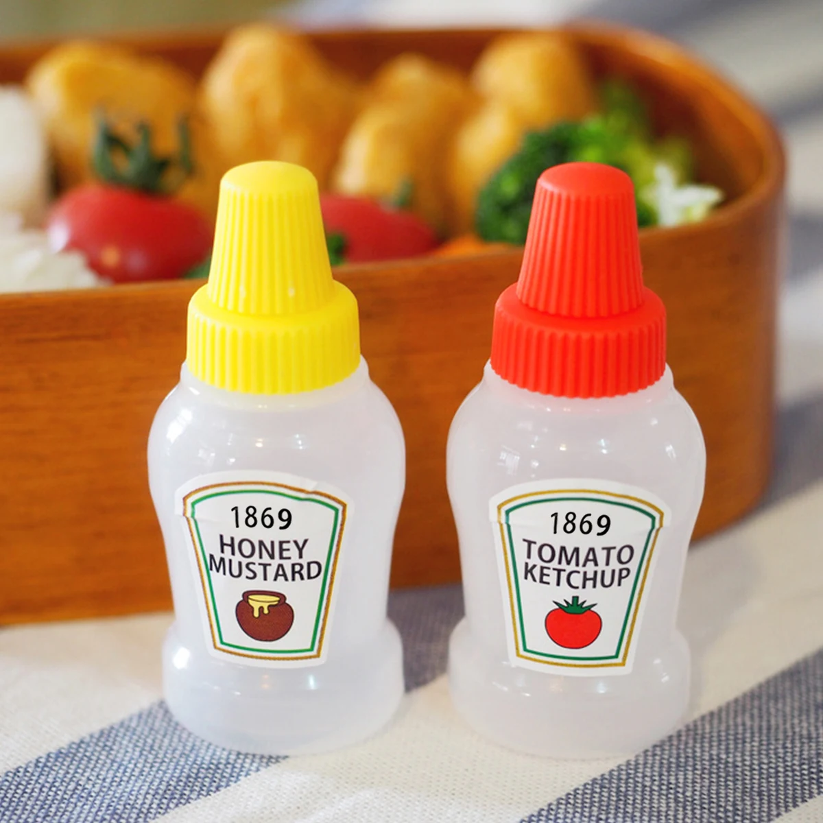 

2pcs/lot 25ml Condiment Bottles with Twist On Cap Lids Ketchup Mustard Mayo Hot Sauces Olive Oil Bottles for Bento Box